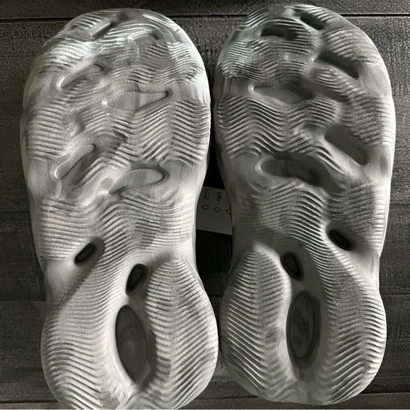 Yeezy Foam Runner Men’s 7 (Women’s 8) Granite | YZY Foam RNR | NIB New adidas - Picture 4 of 9